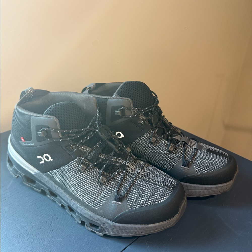 On Running Women’s Cloudtrax Hiking Shoes / Boots, size 8.5